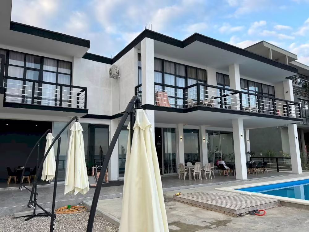 GREEN LAND HOTEL