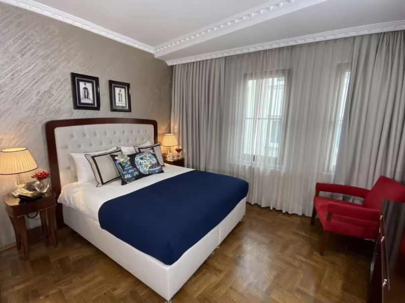 FOUR DOORS HOTEL