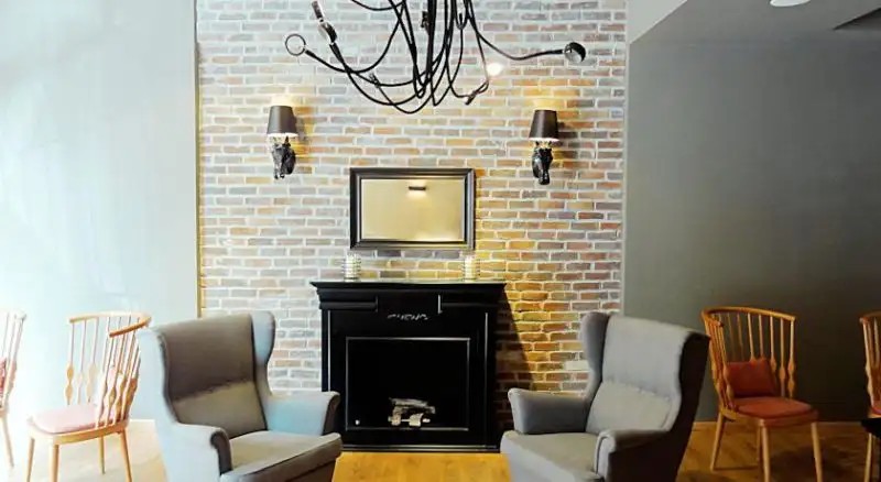 AKIN SUITES