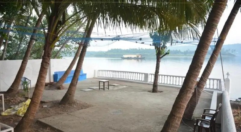 PAULINE RIVER FRONT GUESTHOUSE