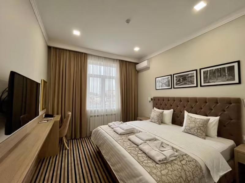 BRISTOL HOTEL