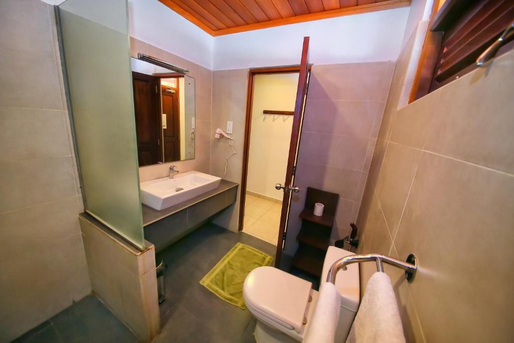 ROCKSIDE BEACH RESORT