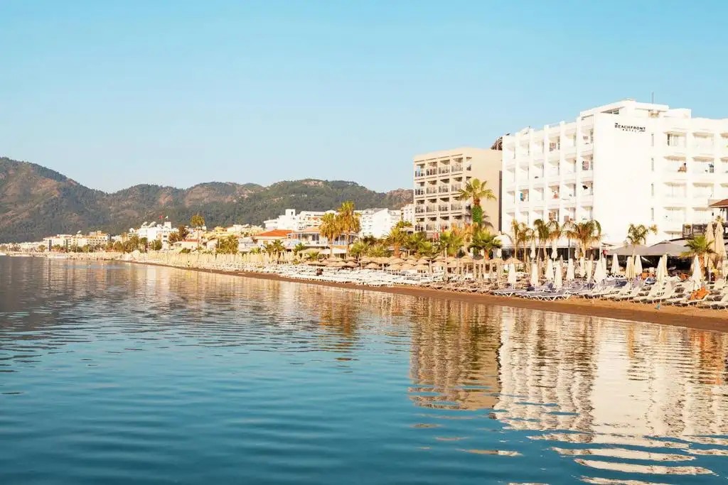 THE BEACHFRONT HOTEL ADULT ONLY 16+