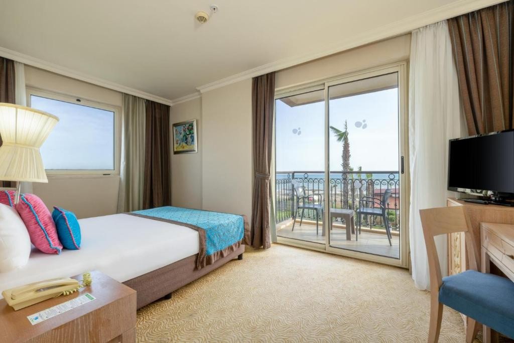 CRYSTAL FAMILY COMFORT COLLECTION (EX. CRYSTAL FAMILY RESORT & SPA)