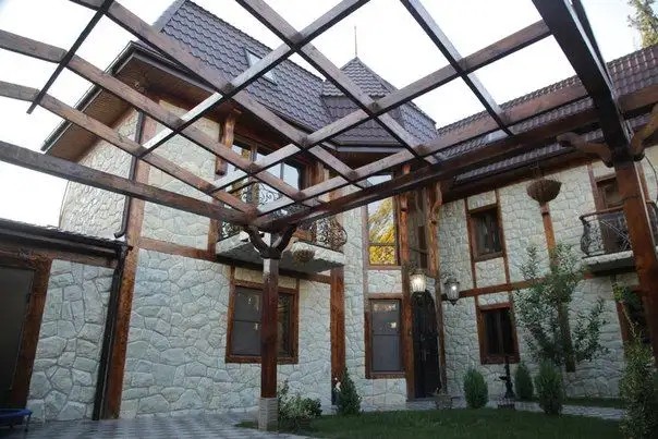 ГЕСТ КАСЛ (СУХУМСКИЙ ЗАМОК)