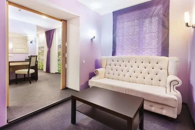 VERSAL HOTEL (ВЕРСАЛЬ)