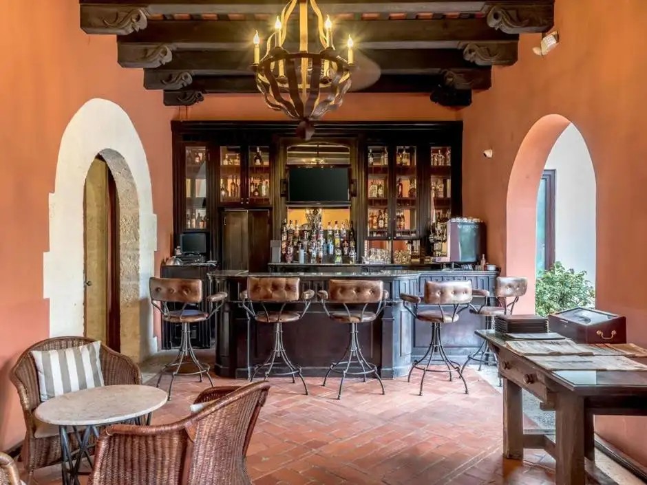 HOSTAL NICOLAS DE OVANDO 