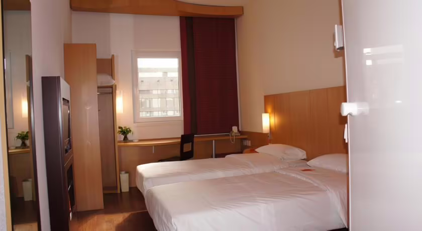 IBIS SHANGHAI WORLD EXPO HOTEL