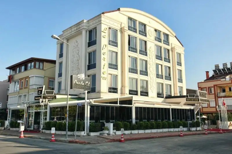 LA PORTE HOTEL