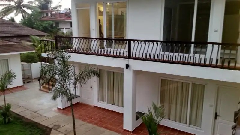 PAPARAZZI BEACH RESORT