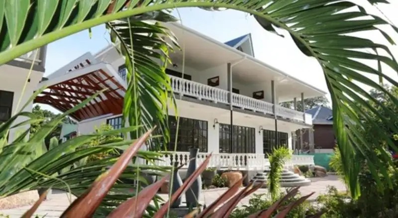 LA DIGUE SELF CATERING