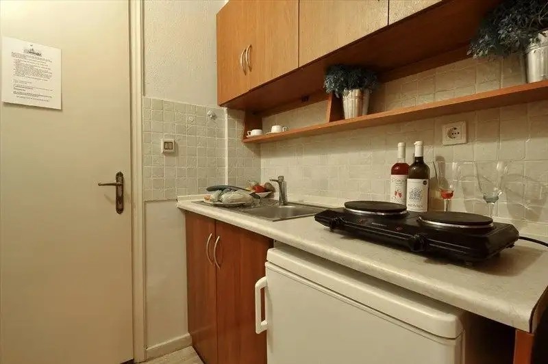 VERONIKI APARTMENTS