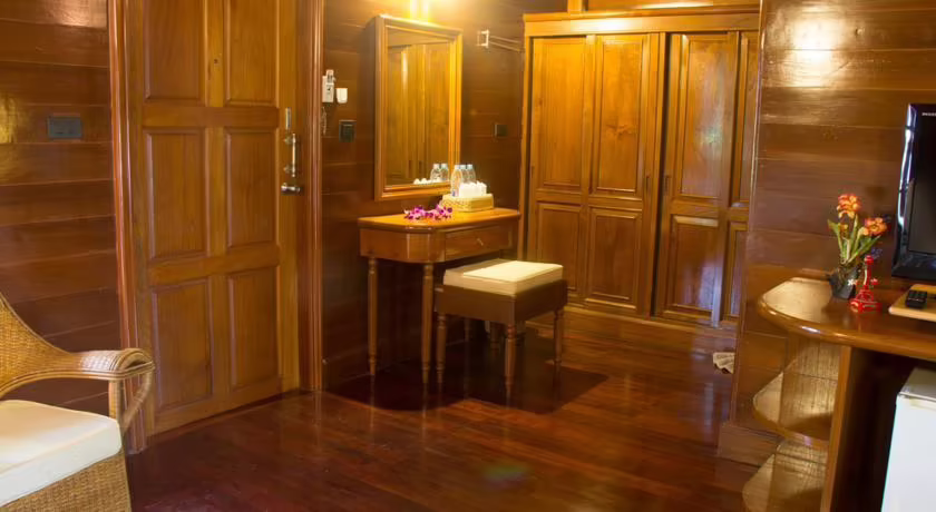 NAITHON BEACH RESORT