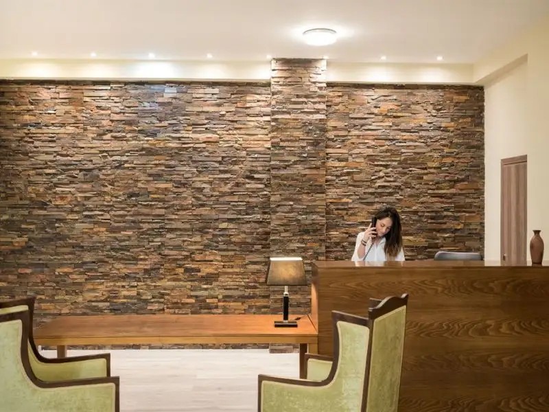 ELEGANCE LUXURY EXECUTIVE SUITES