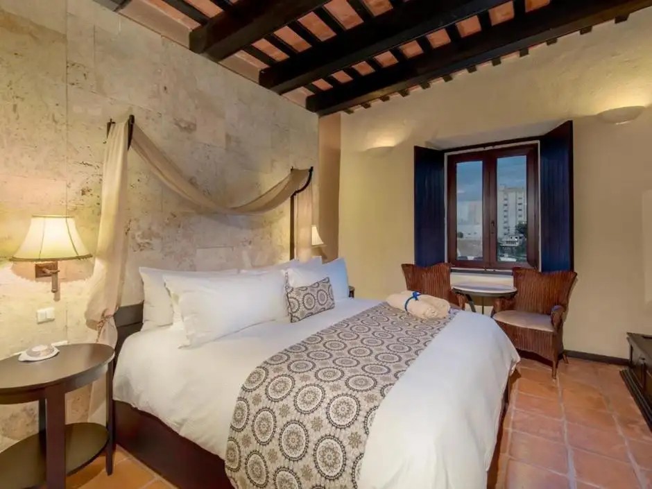 HOSTAL NICOLAS DE OVANDO 