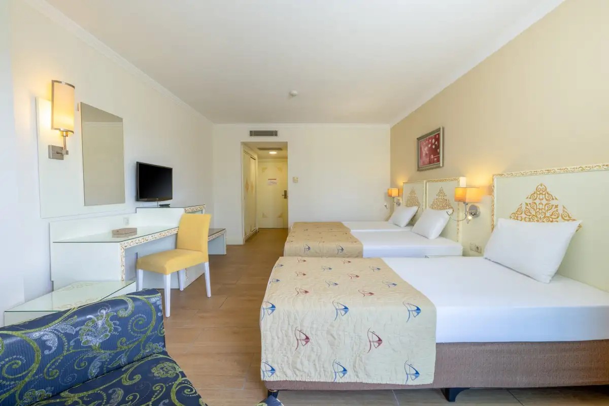 CRYSTAL ADMIRAL AQUA COLLECTION (EX. CRYSTAL ADMIRAL RESORT SUITES & SPA)