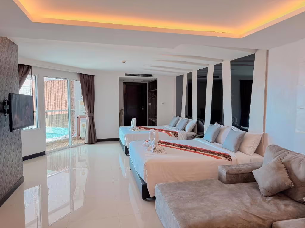 VAREENA PALACE