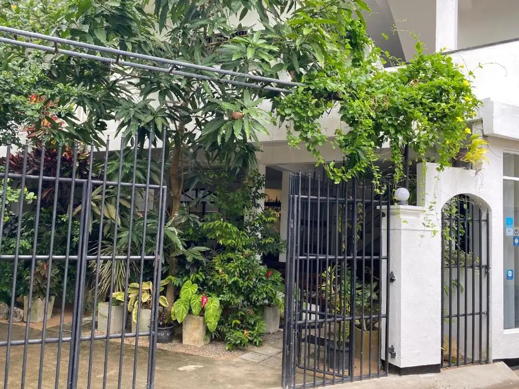 UNAWATUNA BEACH BUNGALOW