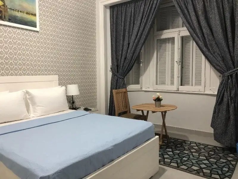 COLUMBIA HOTEL
