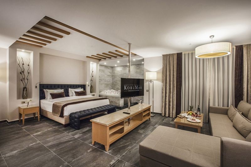 honeymoon suite