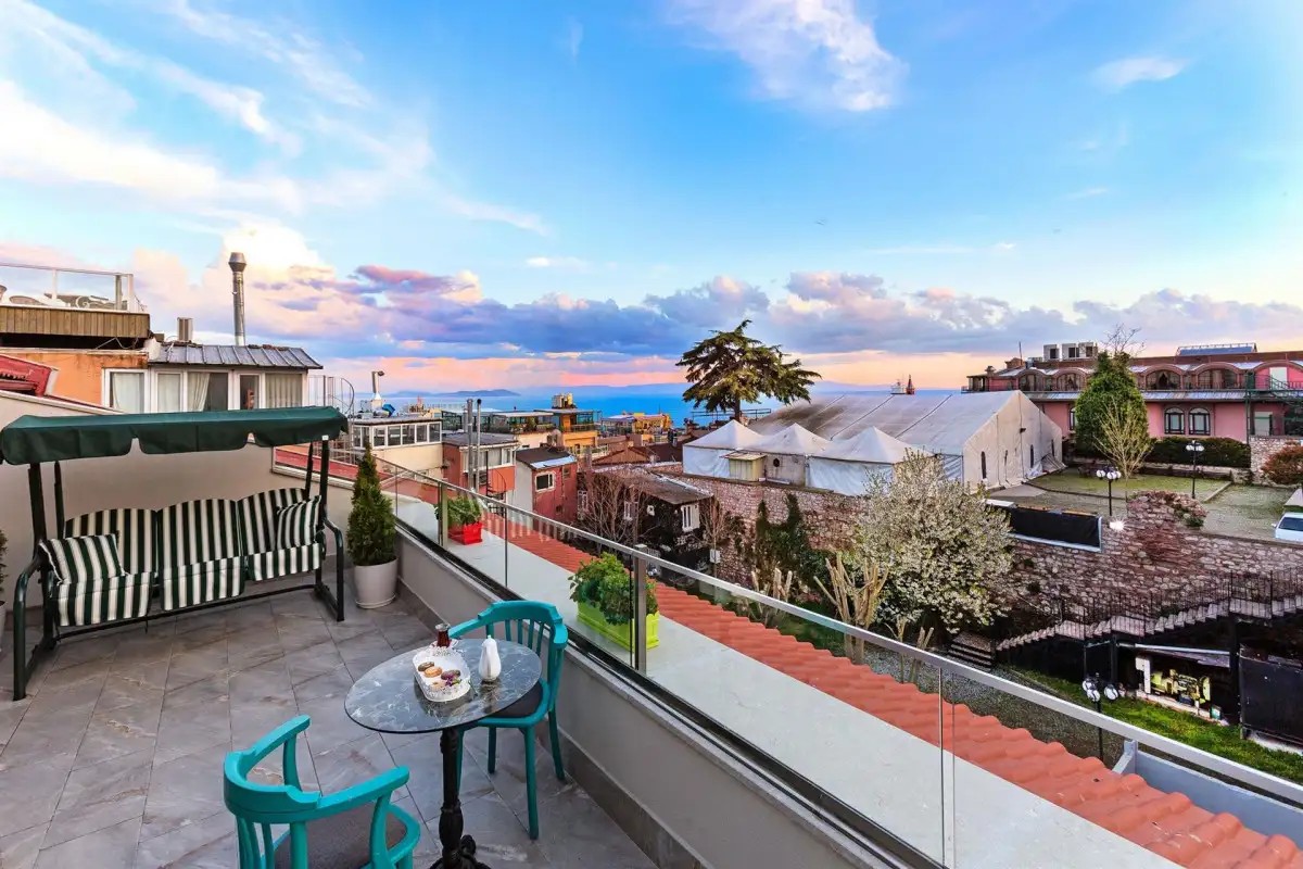 OBELISK HOTEL & SUITES