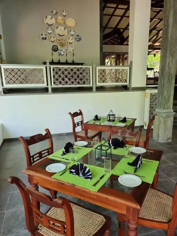 VILLA BIRDLAKE