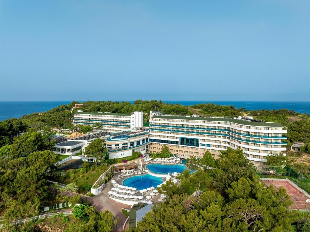 A GOOD LIFE UTOPIA FAMILY RESORT