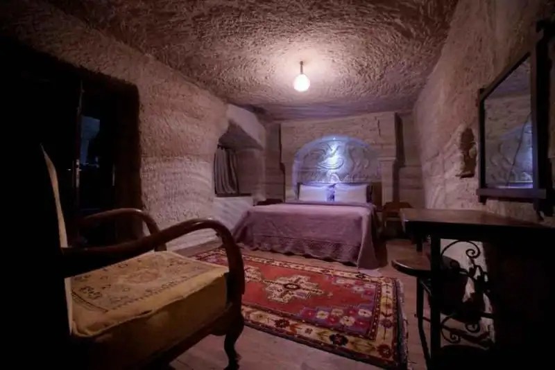 EMILYS CAVE HOUSE BOUTIQUE