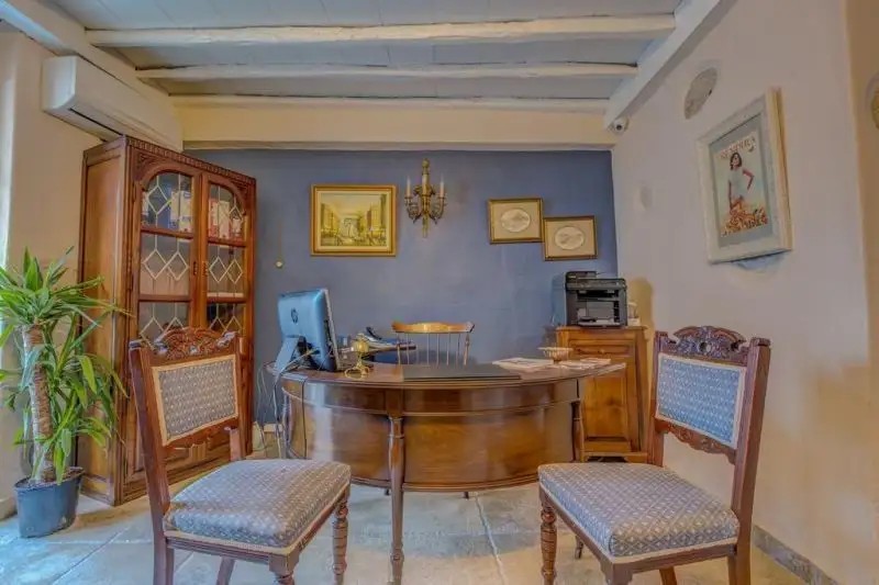 ERENDIRA HOTEL