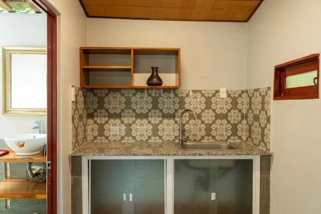 GREEN BUNGALOW 