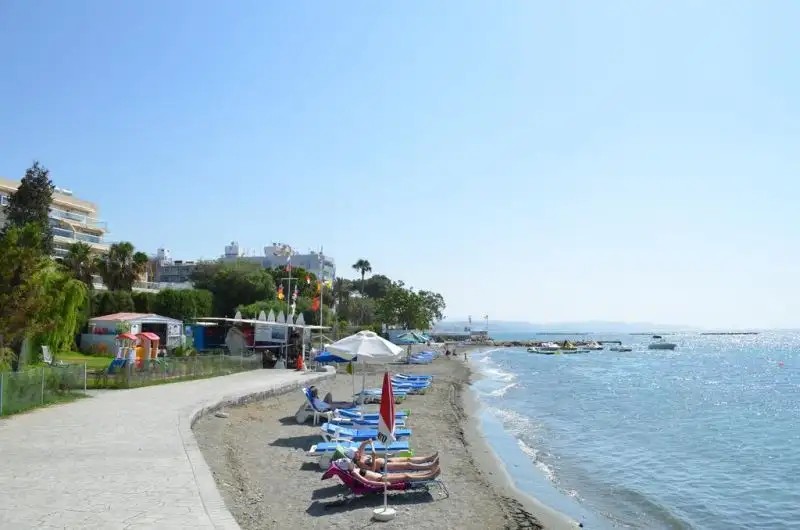 THE ERMITAGE ON THE BEACH