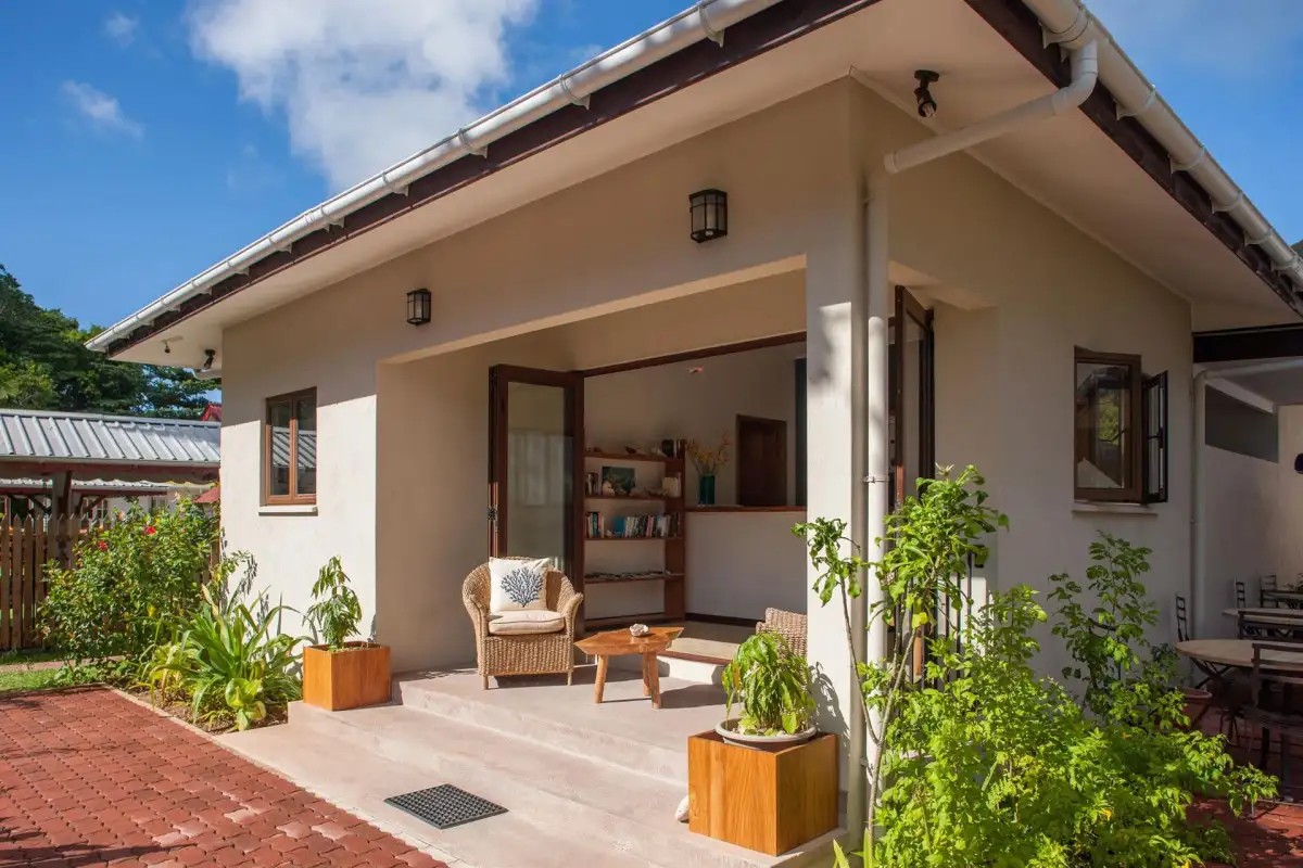 L HIRONDELLE GUEST HOUSE APT