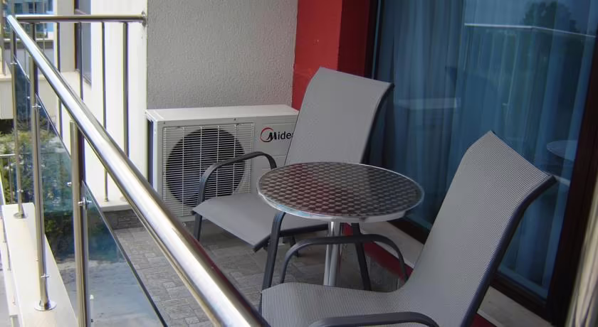 ROYAL COVE RESIDENCE APT