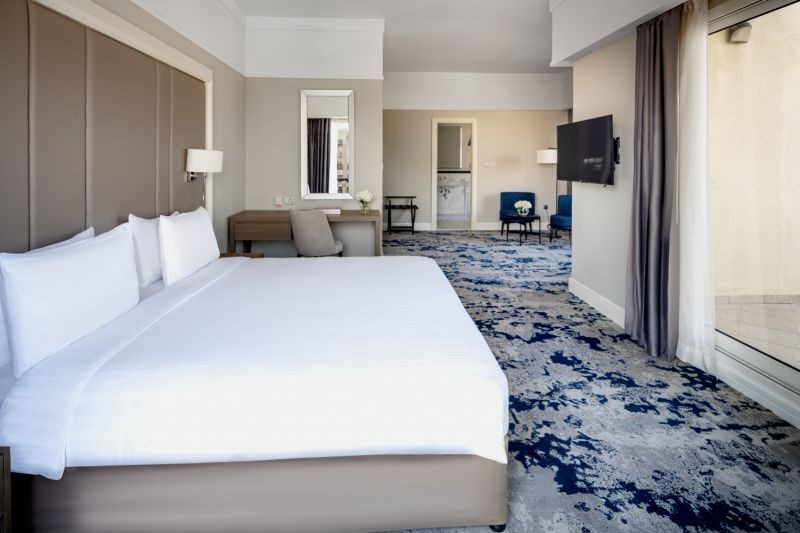 interconnecting family with sea or pool view