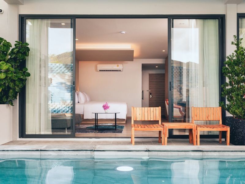deluxe pool access