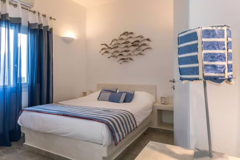 BLUE DOLPHINS APARTMENTS & SUITES