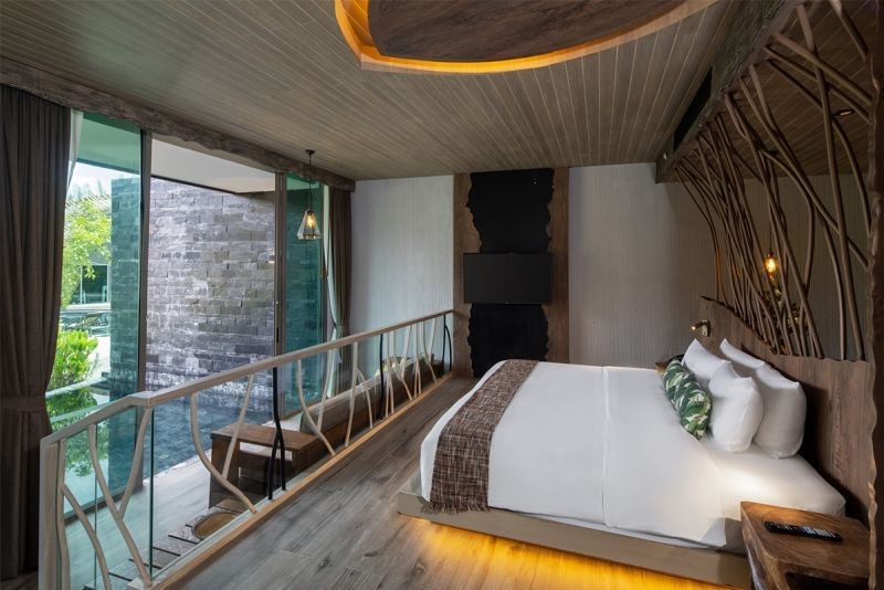 pool suite