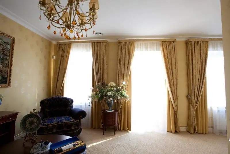 VILLA DE VILLE (ВИЛЛА ДЕ ВИЛЛЬ)