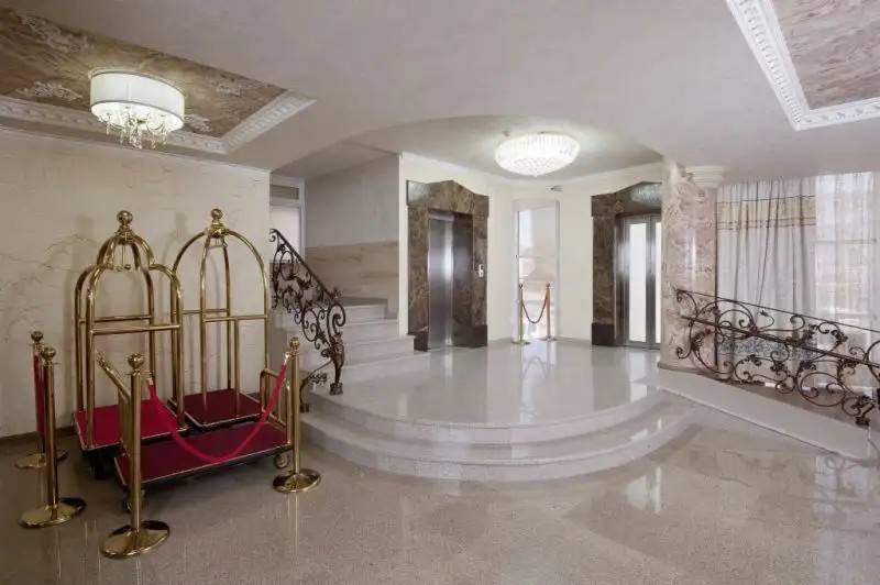 AMICI GRAND HOTEL