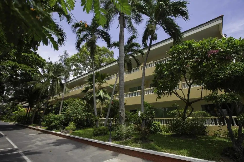 TWIN PALMS RESORT