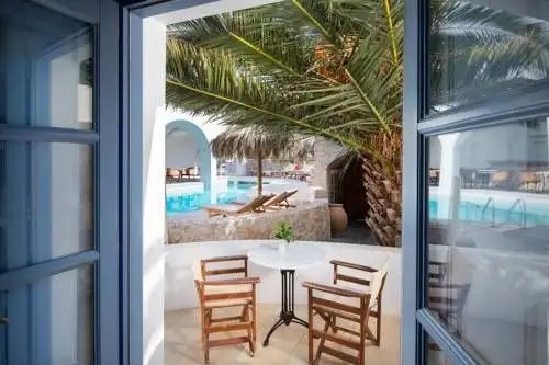 MELTEMI LUXURY SUITES