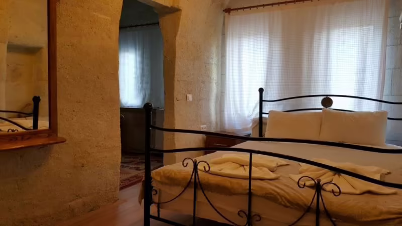 MACCAN CAVE HOTEL