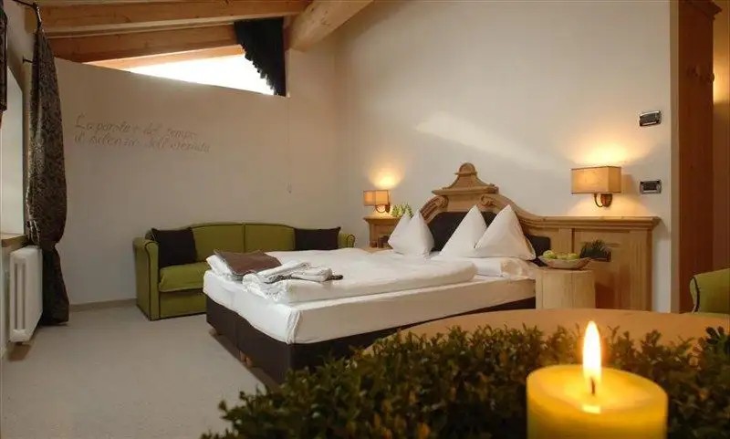 ROMANTIC EXCELSIOR