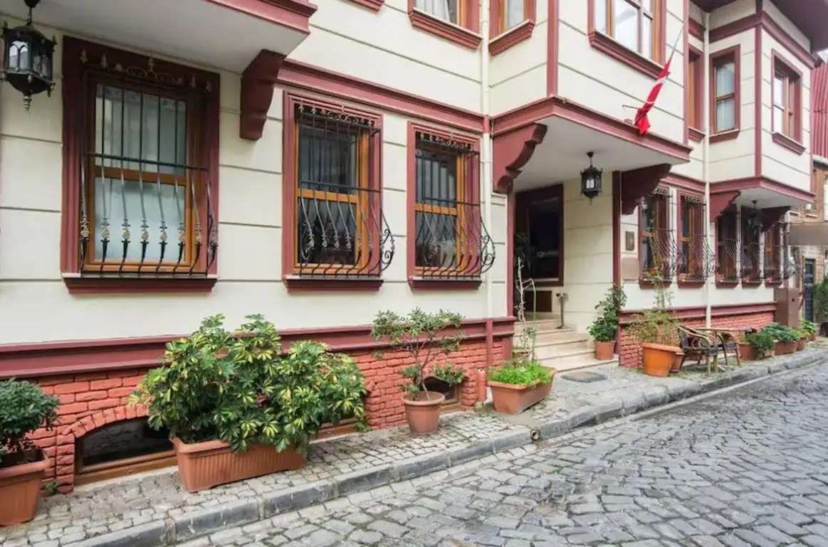 ARUNA HOTEL