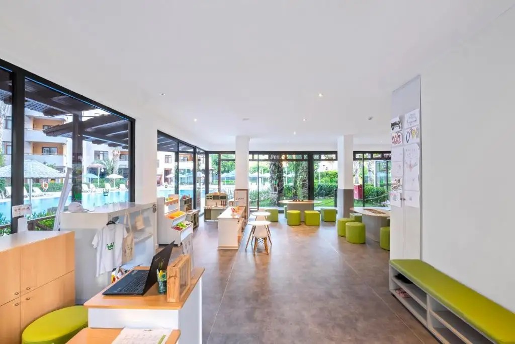 UTOPIA RESORT & RESIDENCE (EX. ALARA PARK HOTEL)