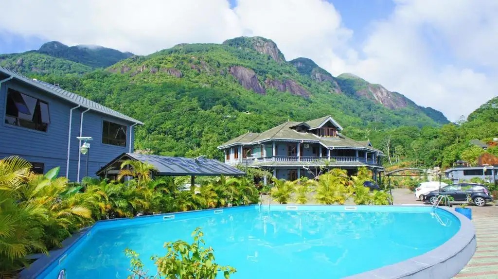 BLUE HILL HOTEL
