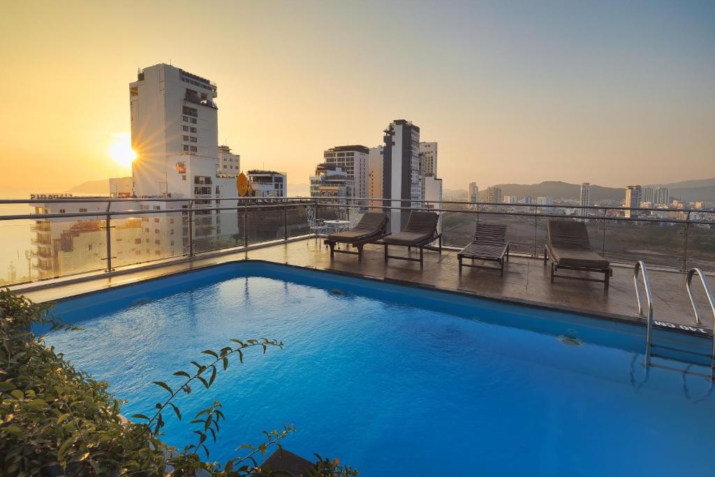 THE SOL HOTEL (EX. AN VISTA)