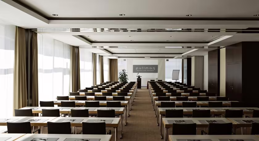 PULLMAN DRESDEN NEWA