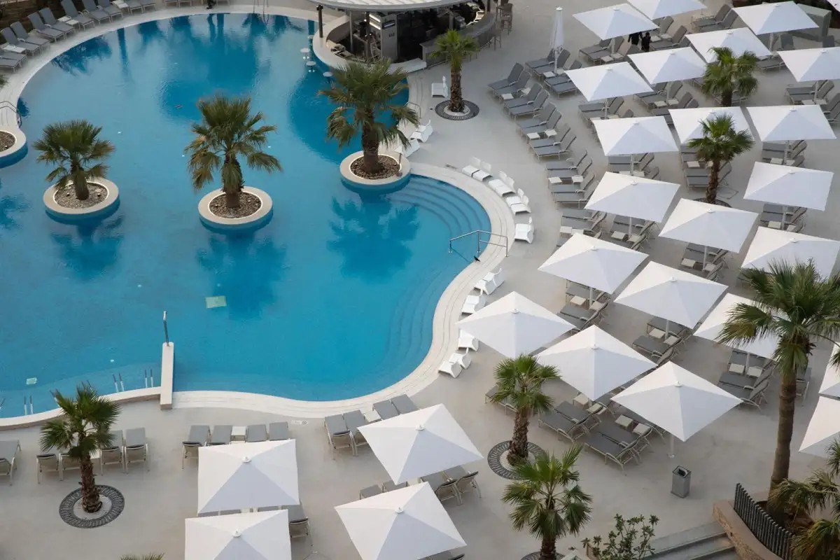 JUMEIRAH BEACH HOTEL