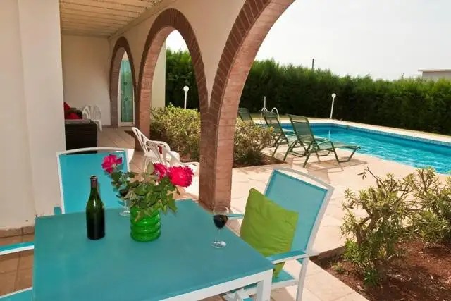 AMALTHIA VILLAS